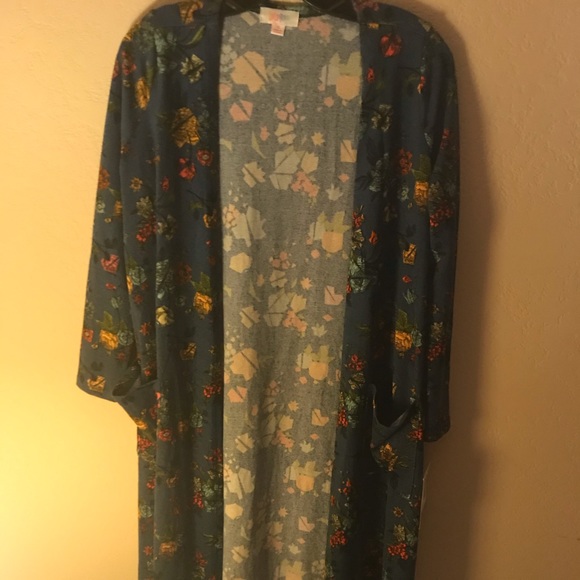 **NEW WITH TAGS**, size small LuLaRoe Sarah duster - Picture 5 of 5